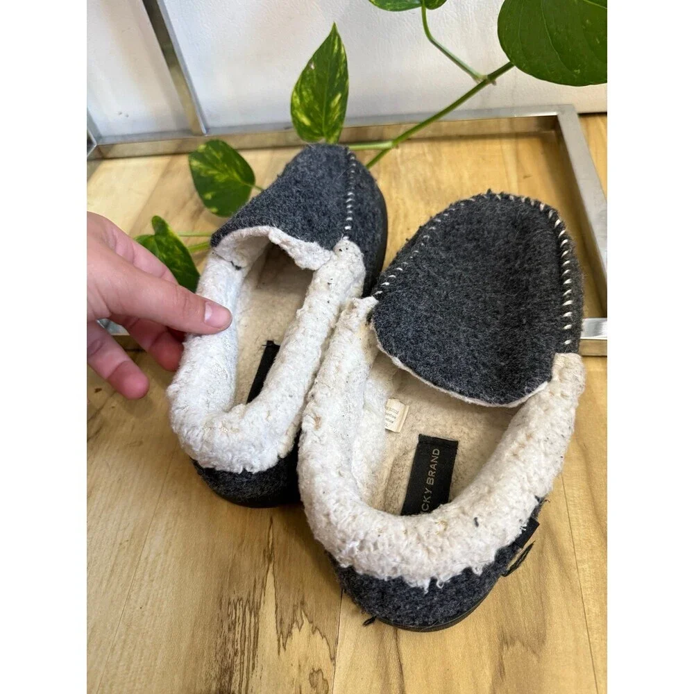Lucky brand youth size 4 slippers